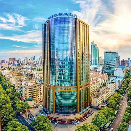Days Hotel & Suites China Town---Five Minutes To Reach Changsha Station, The Metro Line 2 & Line 6 Are Nearby,Free Gym & Laundromat,Chinese And Western Buffet Breakfast Is Offered On The 31St Floor Esterno foto