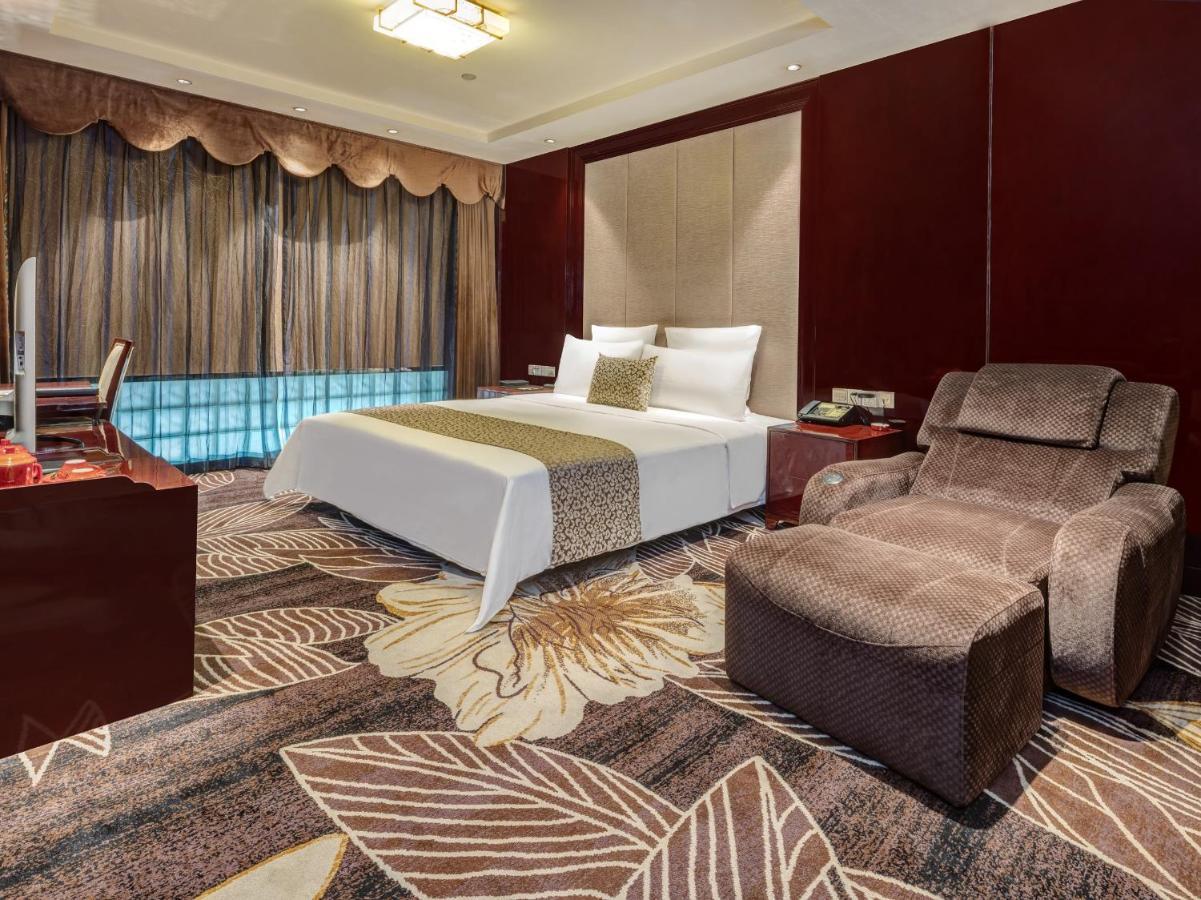 Days Hotel & Suites China Town---Five Minutes To Reach Changsha Station, The Metro Line 2 & Line 6 Are Nearby,Free Gym & Laundromat,Chinese And Western Buffet Breakfast Is Offered On The 31St Floor Esterno foto