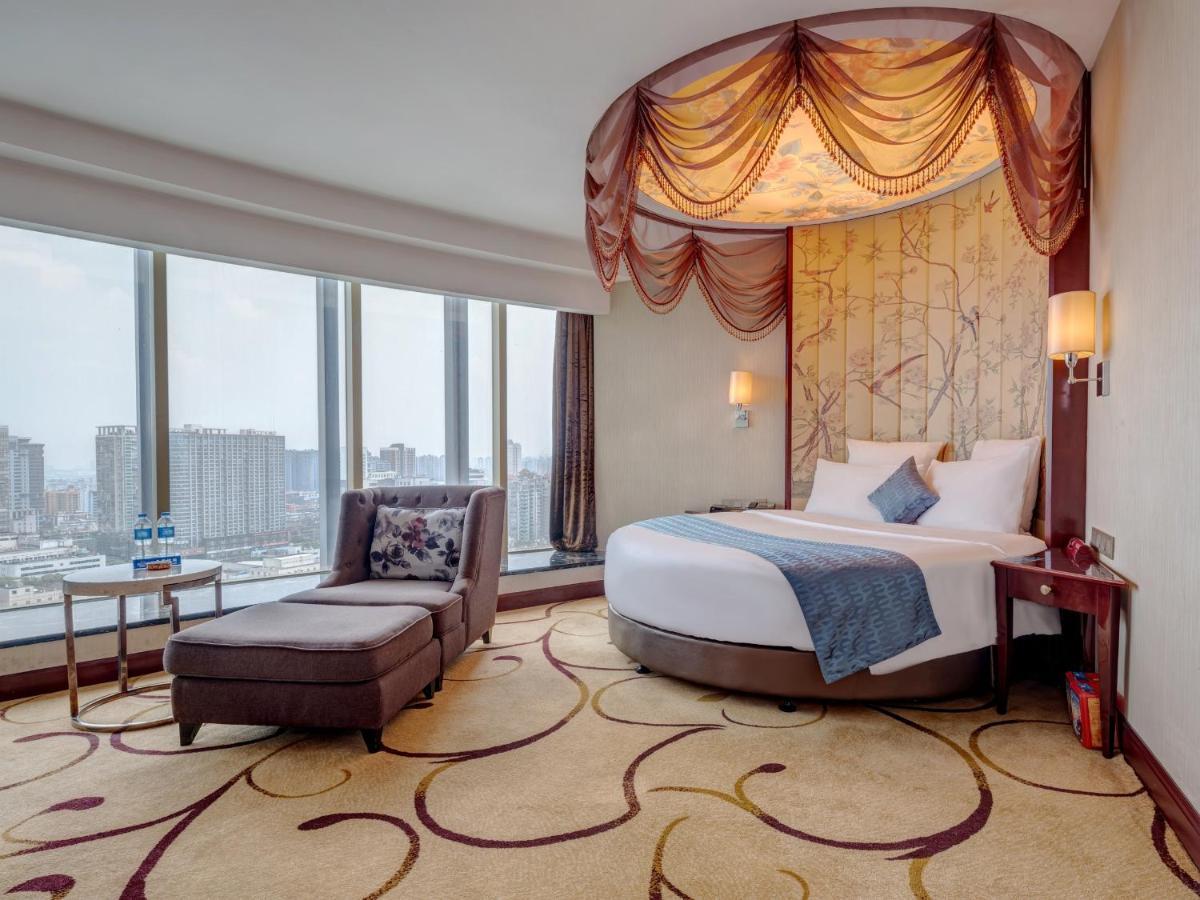 Days Hotel & Suites China Town---Five Minutes To Reach Changsha Station, The Metro Line 2 & Line 6 Are Nearby,Free Gym & Laundromat,Chinese And Western Buffet Breakfast Is Offered On The 31St Floor Esterno foto