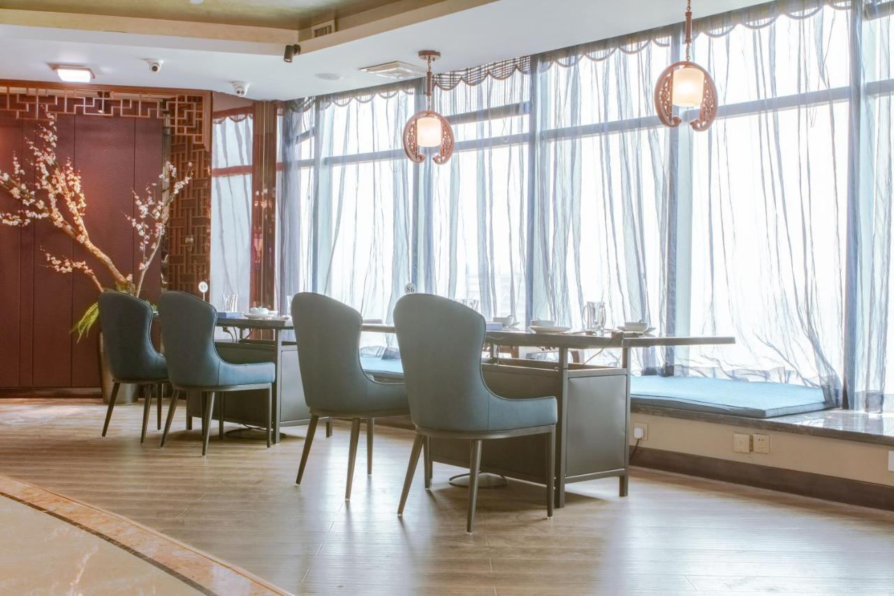 Days Hotel & Suites China Town---Five Minutes To Reach Changsha Station, The Metro Line 2 & Line 6 Are Nearby,Free Gym & Laundromat,Chinese And Western Buffet Breakfast Is Offered On The 31St Floor Esterno foto