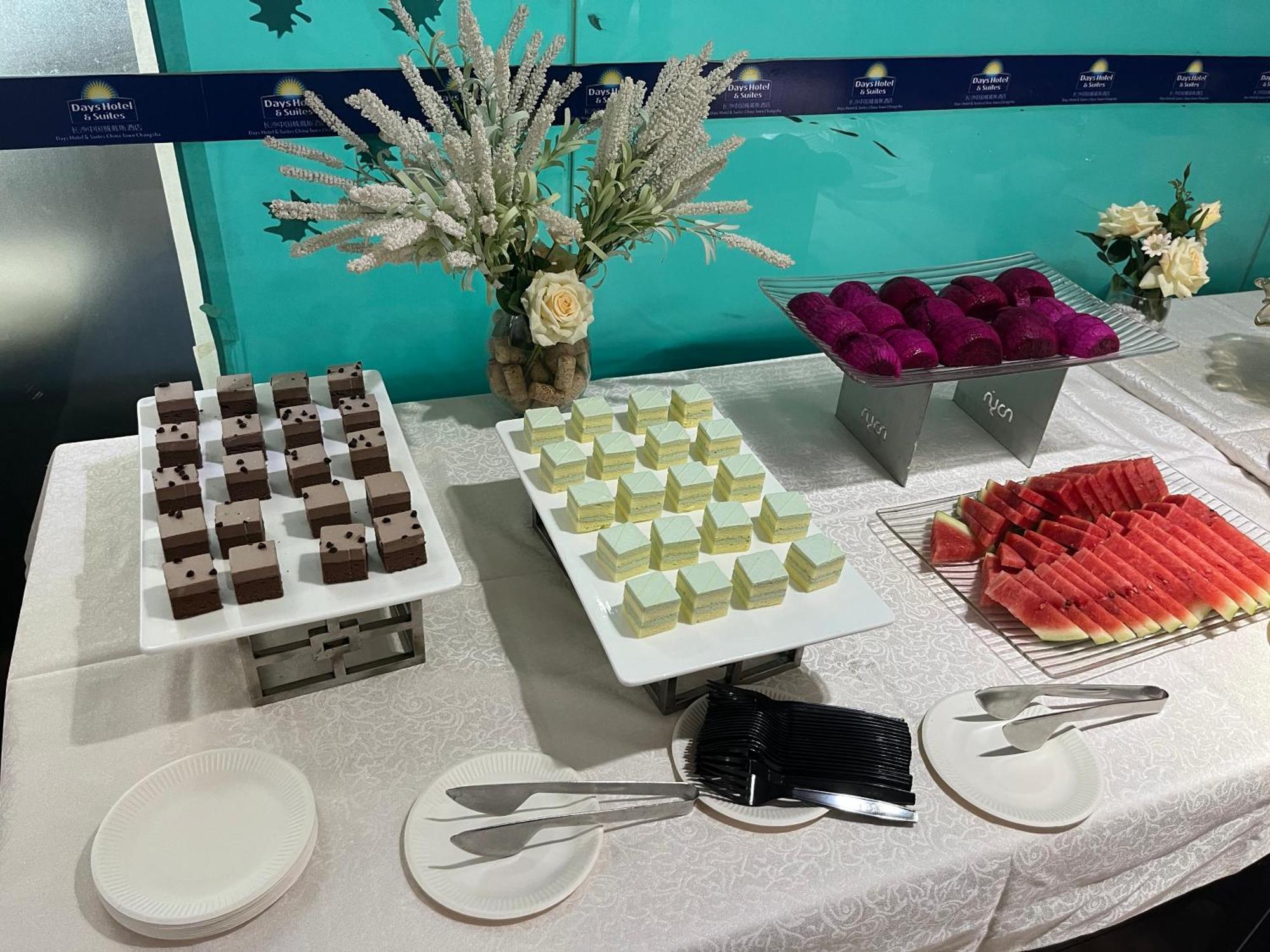 Days Hotel & Suites China Town---Five Minutes To Reach Changsha Station, The Metro Line 2 & Line 6 Are Nearby,Free Gym & Laundromat,Chinese And Western Buffet Breakfast Is Offered On The 31St Floor Esterno foto